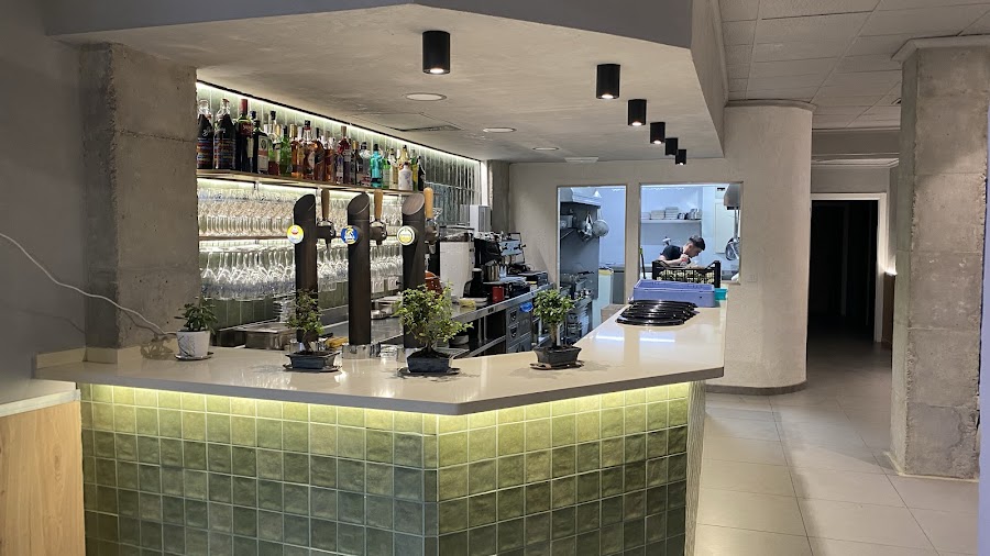 Macabeo Bar
