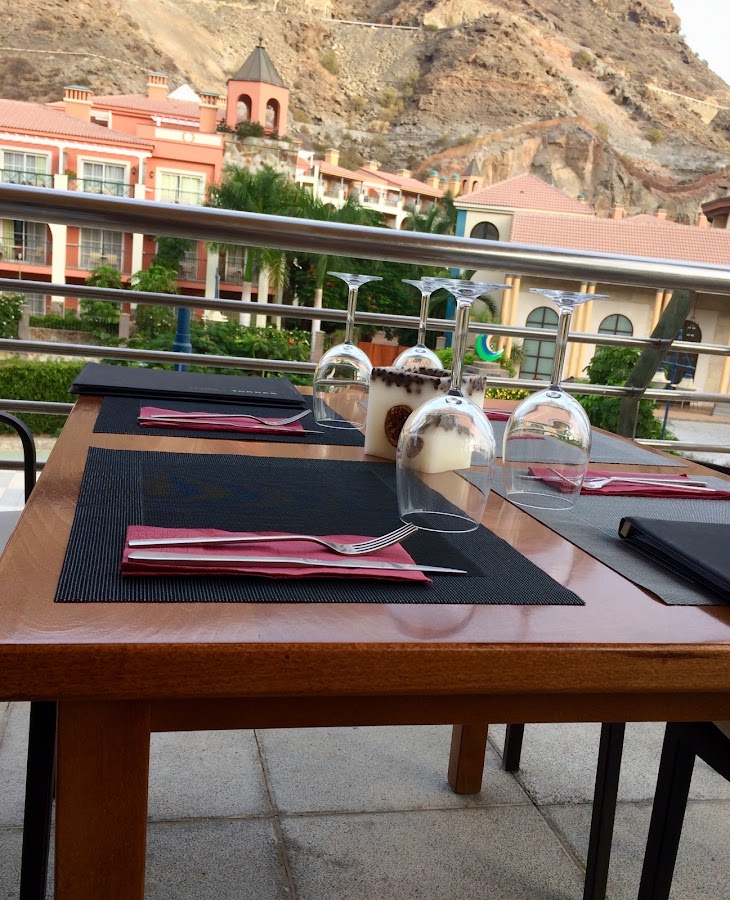 N-44 Restaurant & Cocktail Bar