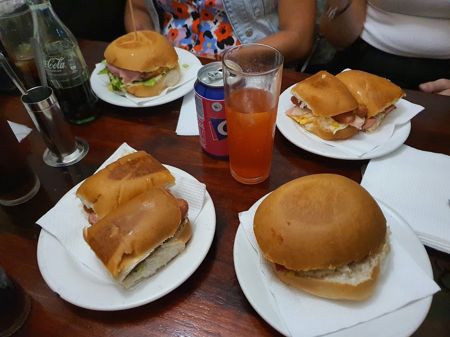 PUB LA ARAÑA Restaurante Arte y Musica